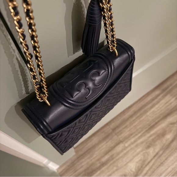 Tory Burch Fleming Quilted Shoulder Bag - Picture 5 of 12